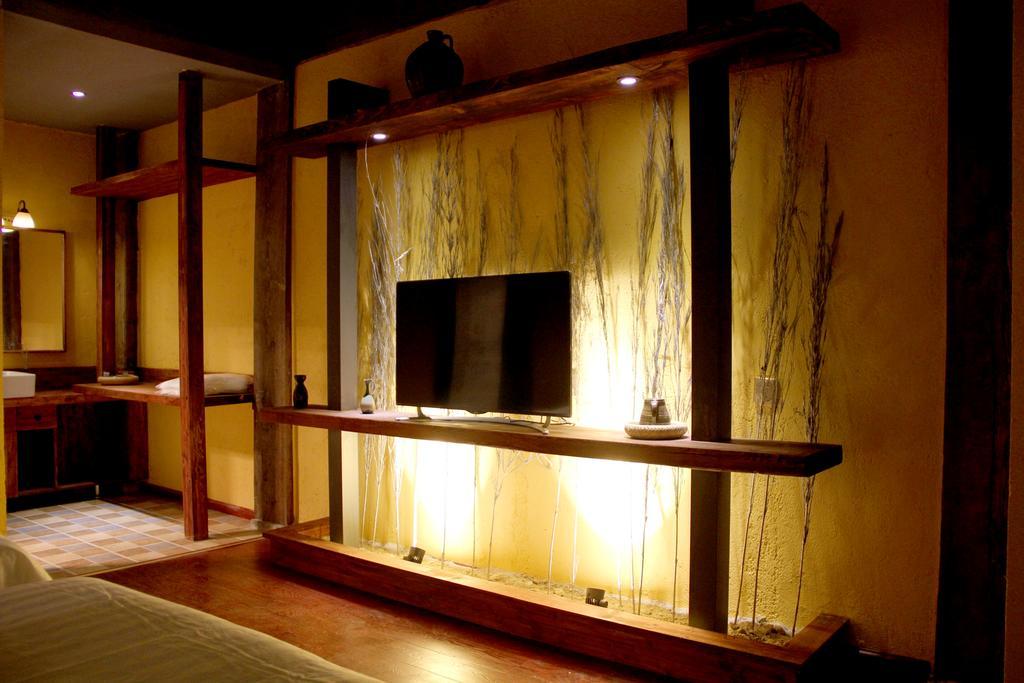 Jiumi Snow Mountain Original Art Hotel Shangri-La Exterior photo